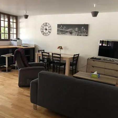 Campsite Spacieux, Jardin, Pres De Paris Et Versailles *